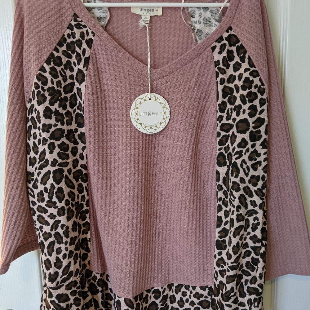NWT Umgee Pink Leopard Animal Print V-Neck Top